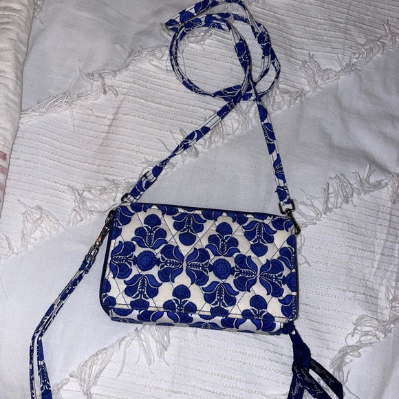 Vera Bradley cross body - Picture 2 of 6